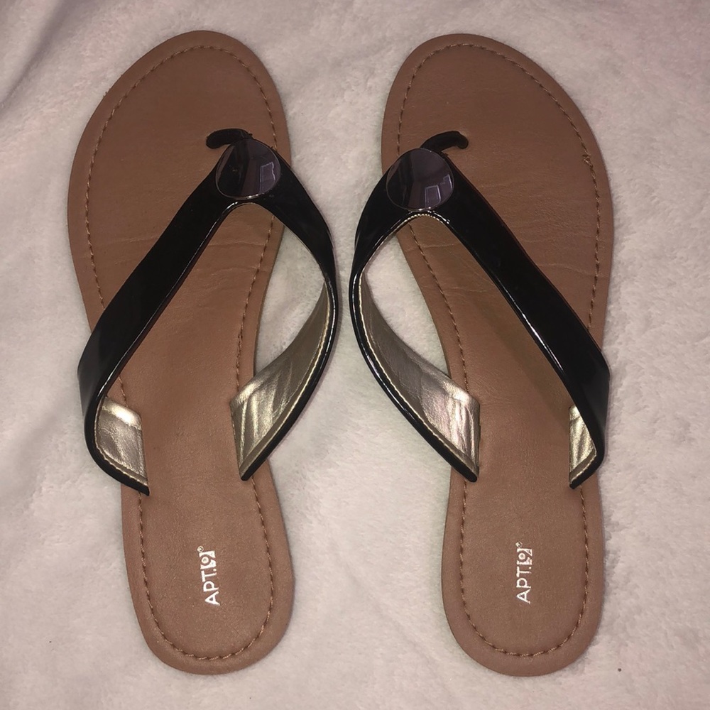 apt 9 women’s flip flops, size 7.5